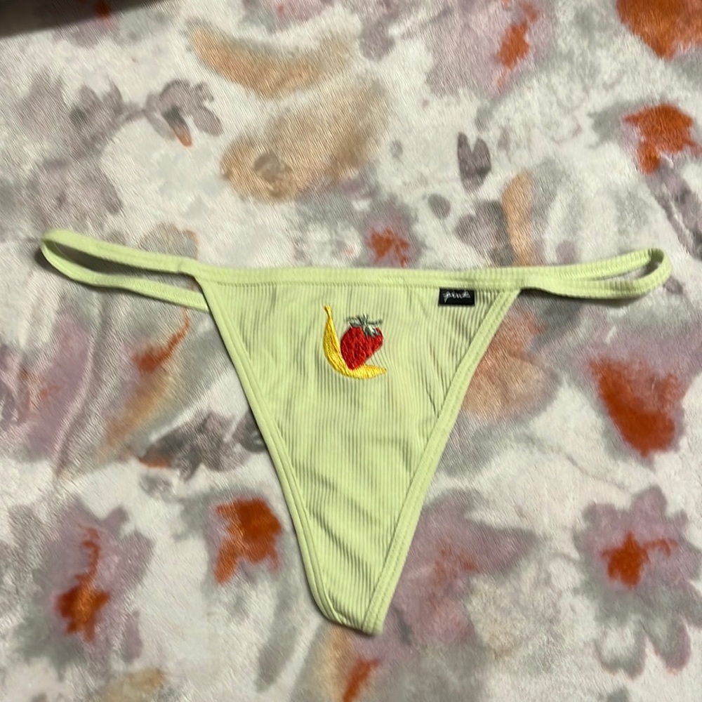 VS PINK V-String L